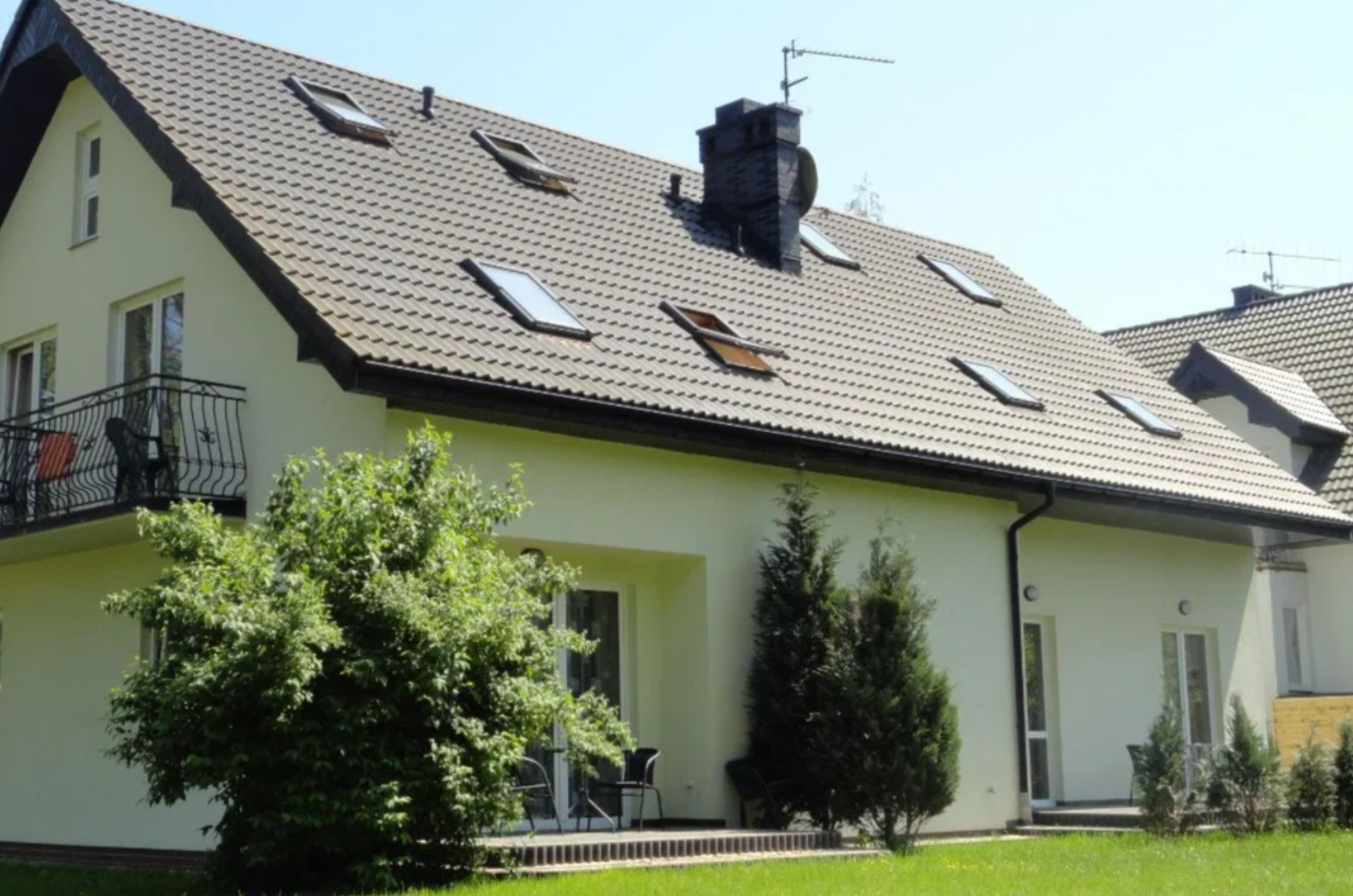 Pensjonat nad morzem - dochodowy dom wczasowy na sprzedaż, 390 m² działki - inwestycja w pięknym otoczeniu