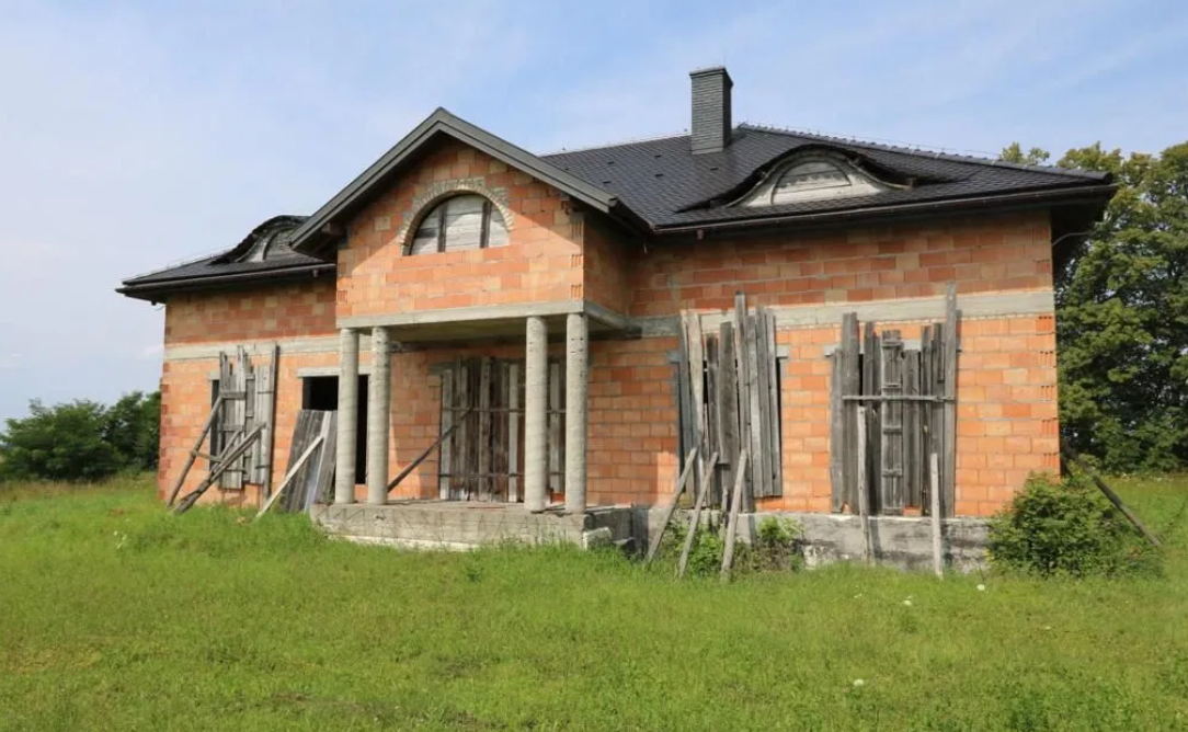 Rezydencja z potencjałem | 600 m² wśród lasów i jezior | 1,5 ha – Białęgi k. Szczecina