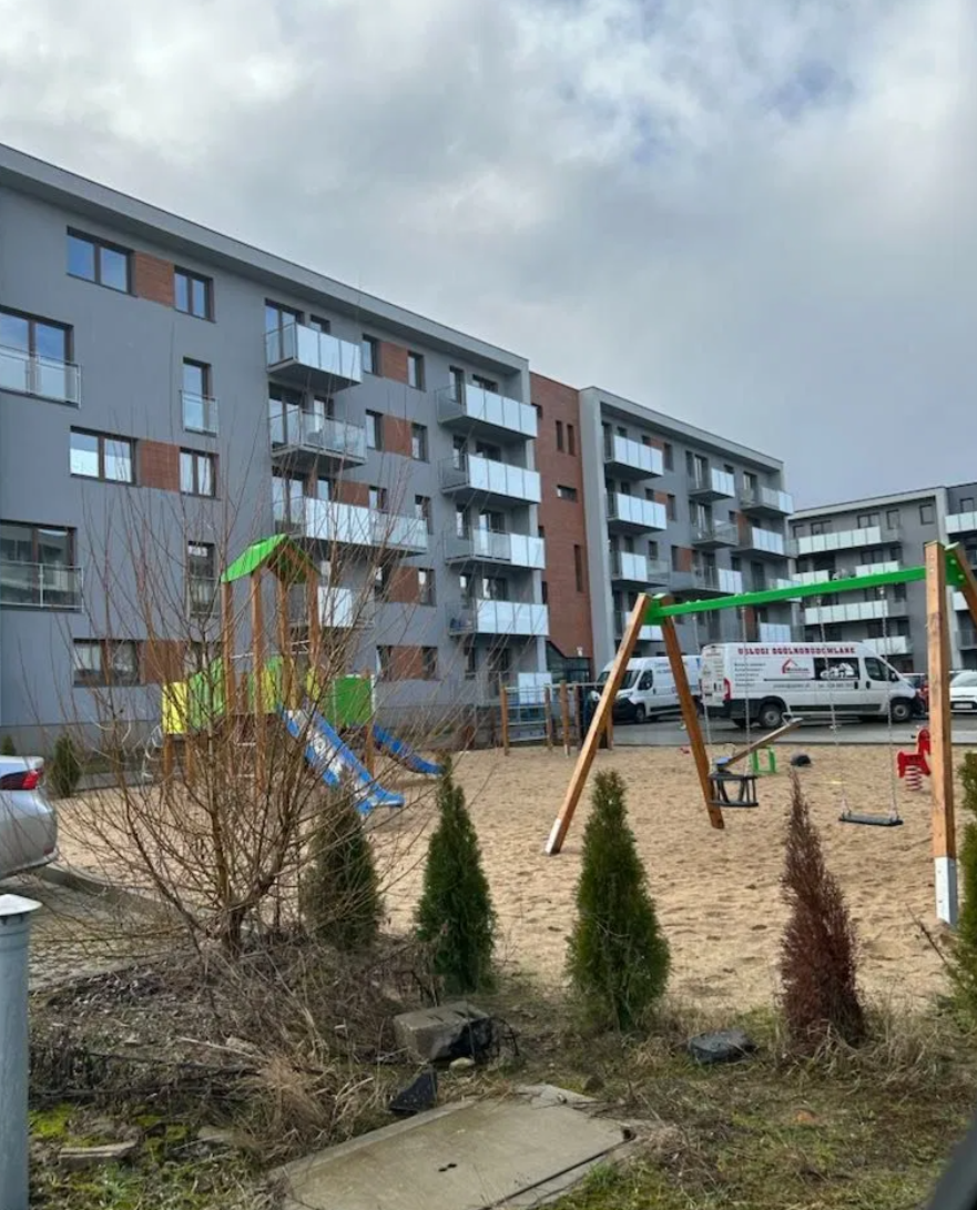Przestronne mieszkanie w nowej inwestycji - 3 pokoje, taras, garaż, balkon, 49 m²