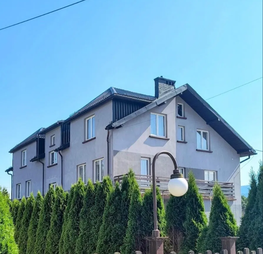 Rezydencja w górach - przestronny dom z apartamentami, 710 m² komfortu i możliwości - blisko Szczyrku!