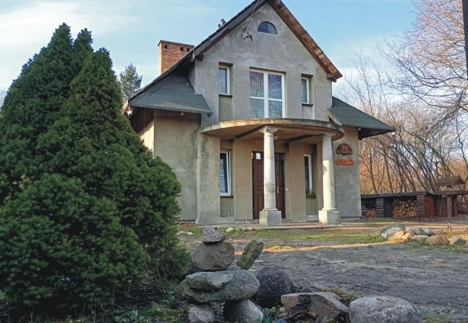 Urokliwy, piękny dom 118 m² otoczony lasem - garaż, duża działka. Cisza, natura, przestrzeń, blisko Warszawy