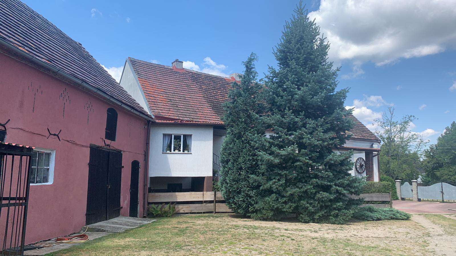 Dom 130 m² z garażem na 3 auta i warsztatem – duża działka!