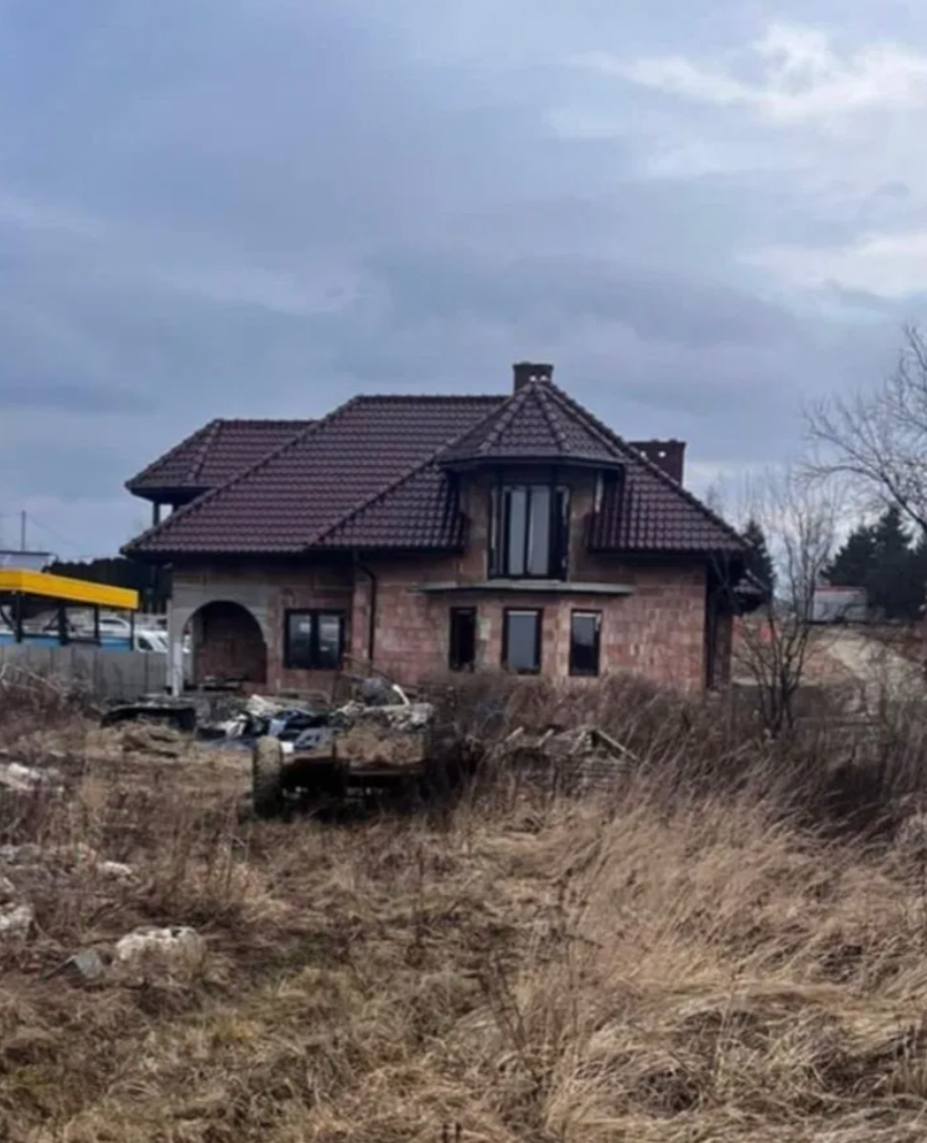 Wolnostojący dom 260m² w Cholerzynie - duża działka 30,5a, szybki dojazd do Krakowa!